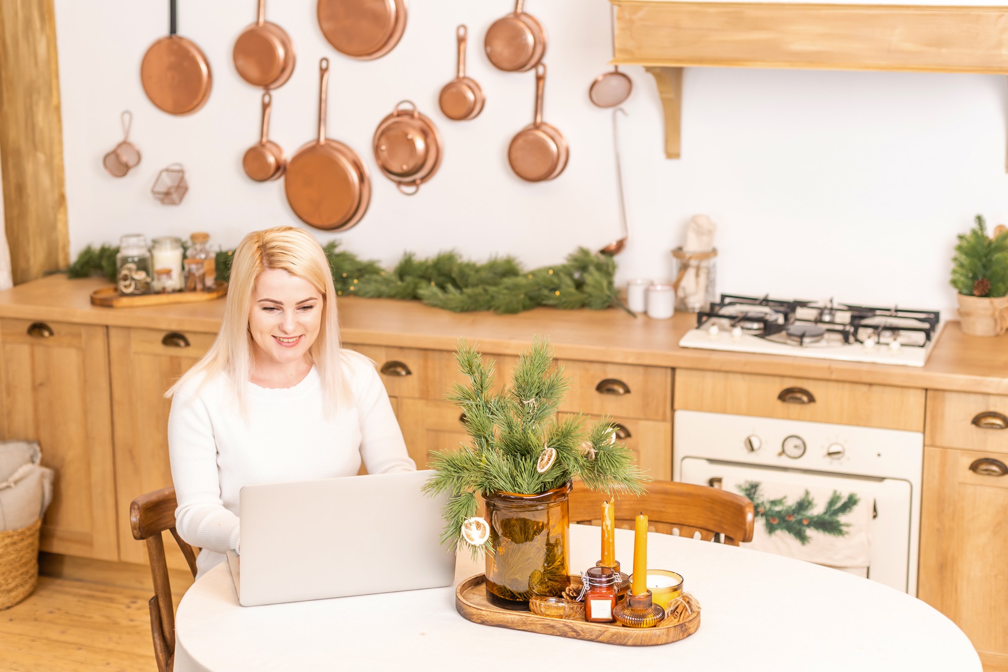 Cucina casalinga con attrezzatura per corsi online